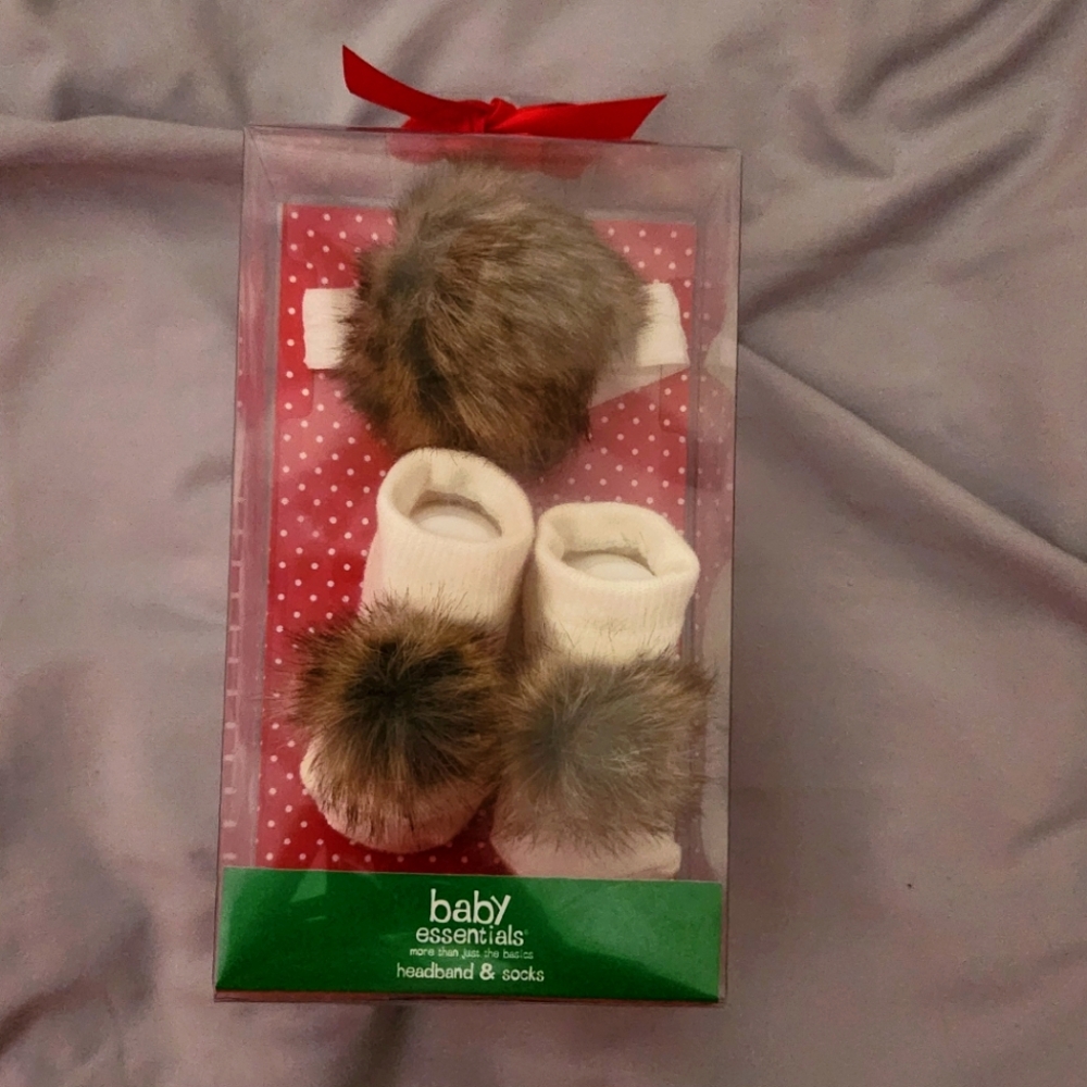 Baby essentials Socks and Headband set NWT